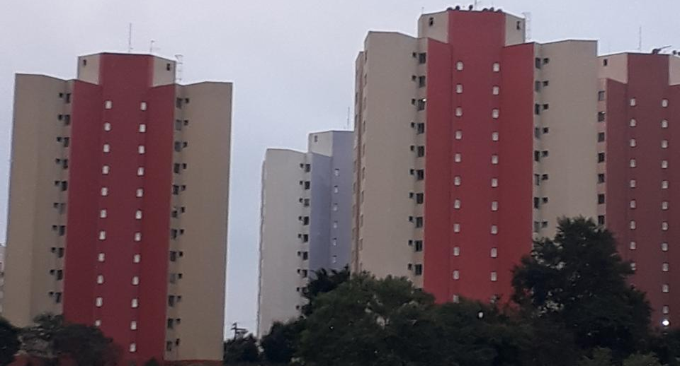 Detalhe da textura externa aplicada na parede do condomínio